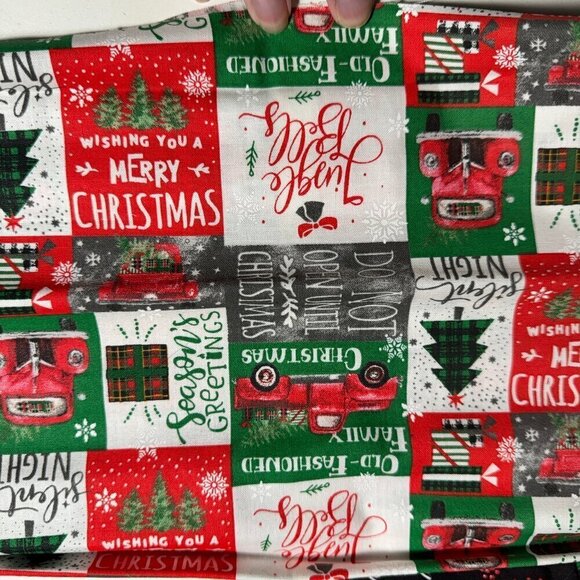 🛒 $8 Cotton Fabric - 4 Christmas Fat Quarters - Quilt #17 - Picture 5 of 5